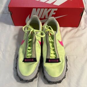 2020
Wmns Waffle Racer Crater 'Barely Volt' barely worn.